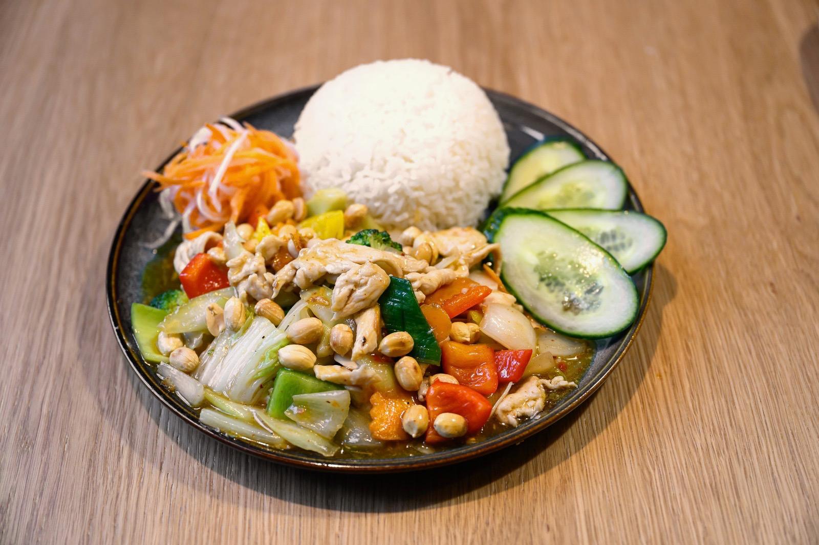 Kung pao chicken with roasted peanuts, chilli and coriander